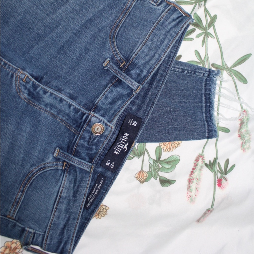 Hollister Jeans. Low rise. Raw hem. Size 5 Regular